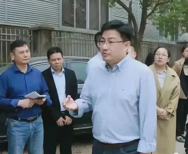 新任县委书记上任带来的新气象，万年新气象在毛奇落马后的新篇章