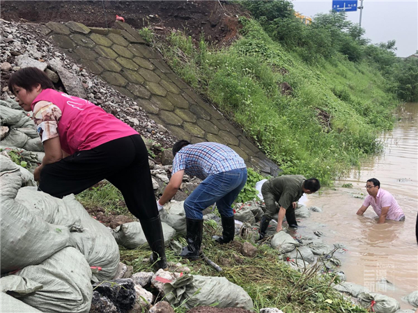 抢护管涌先堵迎水面吗