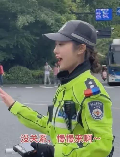 25岁抗癌女辅警卜娜娜去世