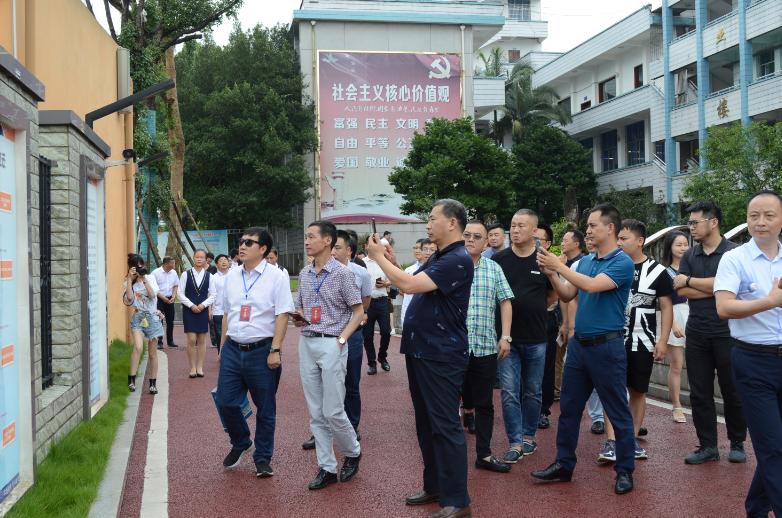 如何通过跨文化交流促进学校教育国际化