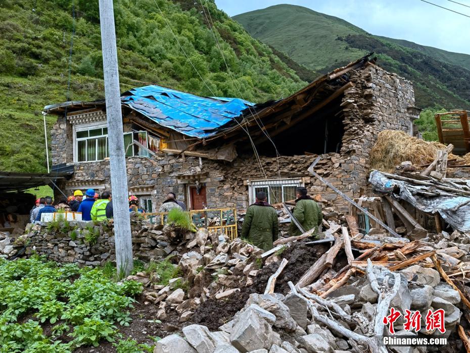 西藏定日县地震引发关注，房屋倒塌成焦点