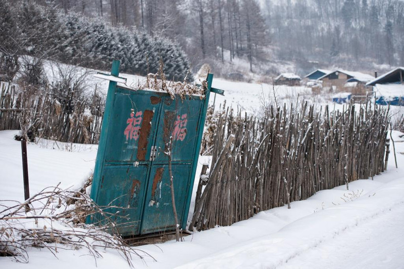 东北冰坑三日游，冰窟探险与冰雪奇缘的极致体验